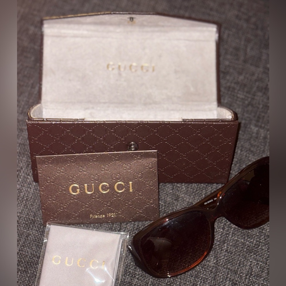 GUCCI SUN GLASSES